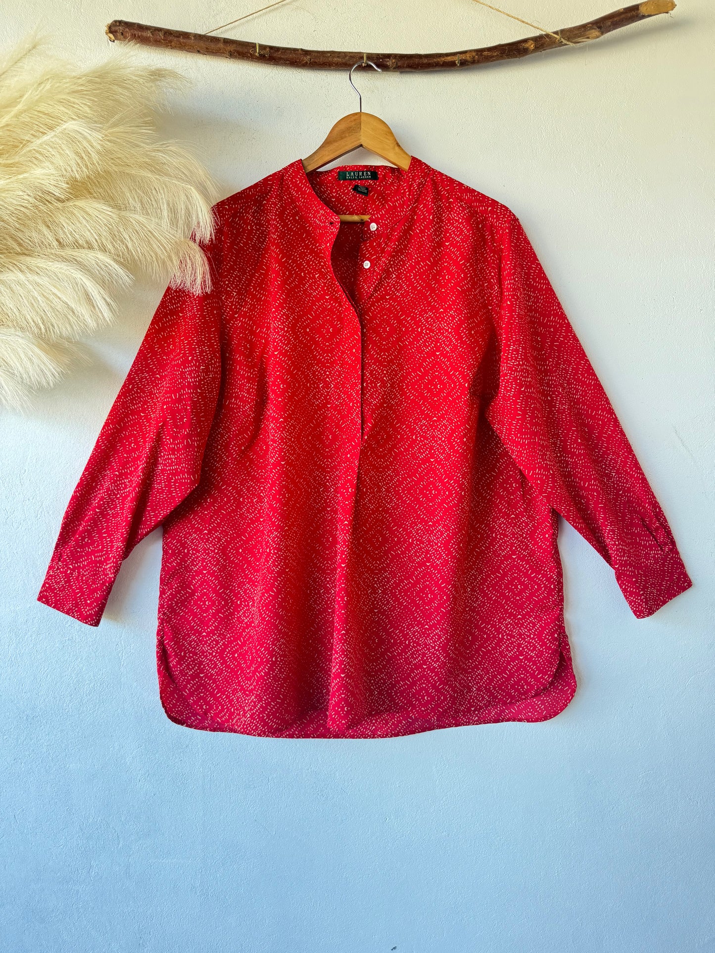 Blusa Roja con Estampado Minimalista