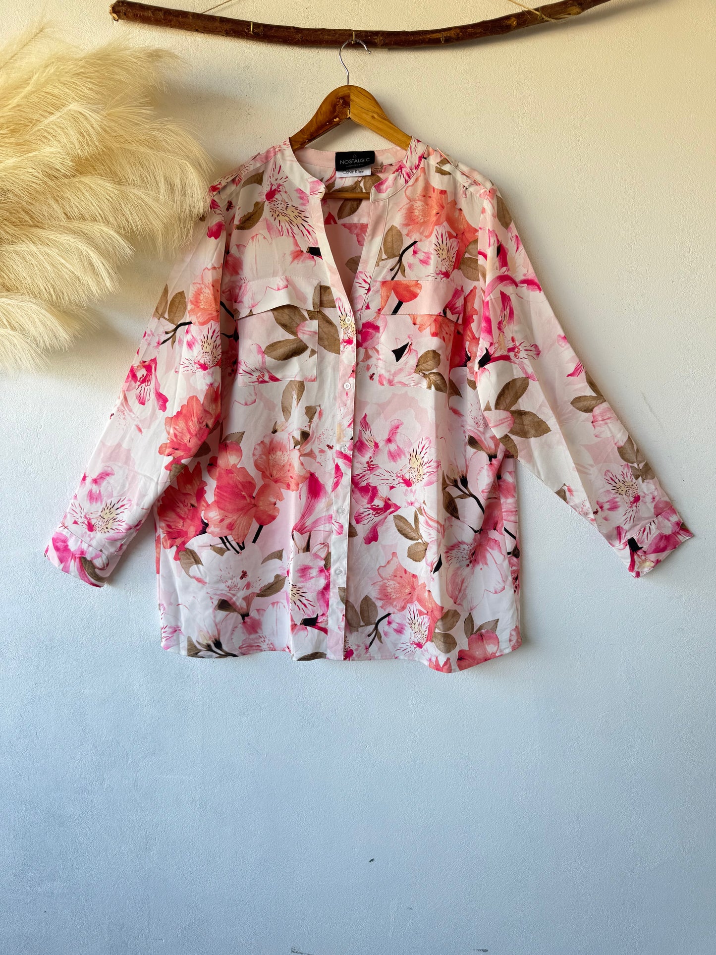 Blusa Floral en Tonos Rosados y Beige