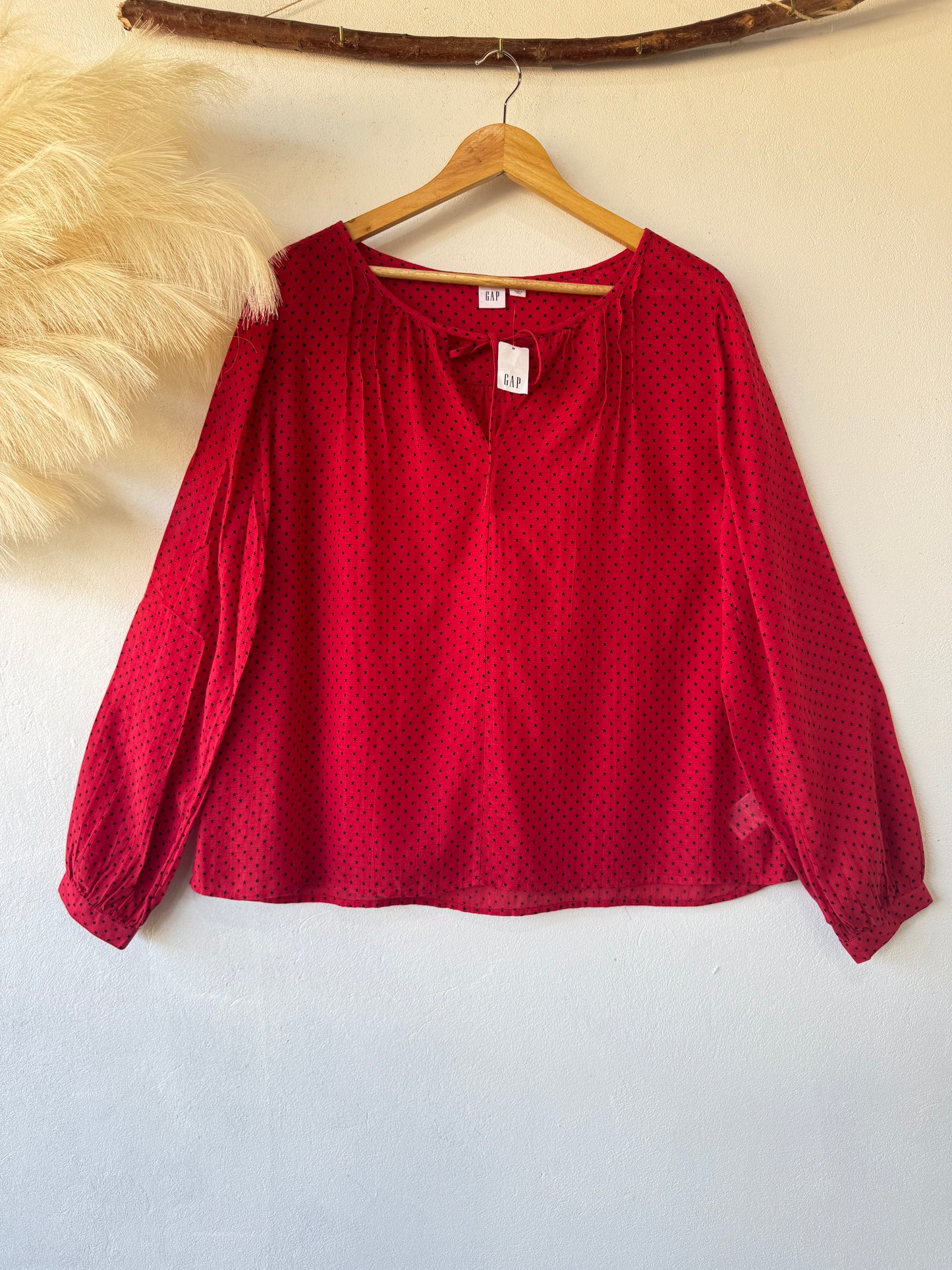 Blusa Roja con Estampado de Estrellas