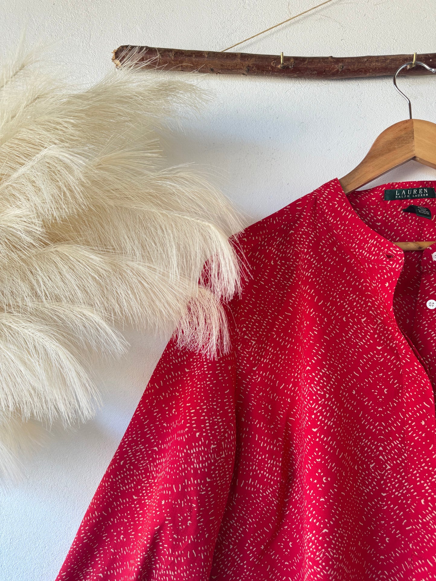 Blusa Roja con Estampado Minimalista