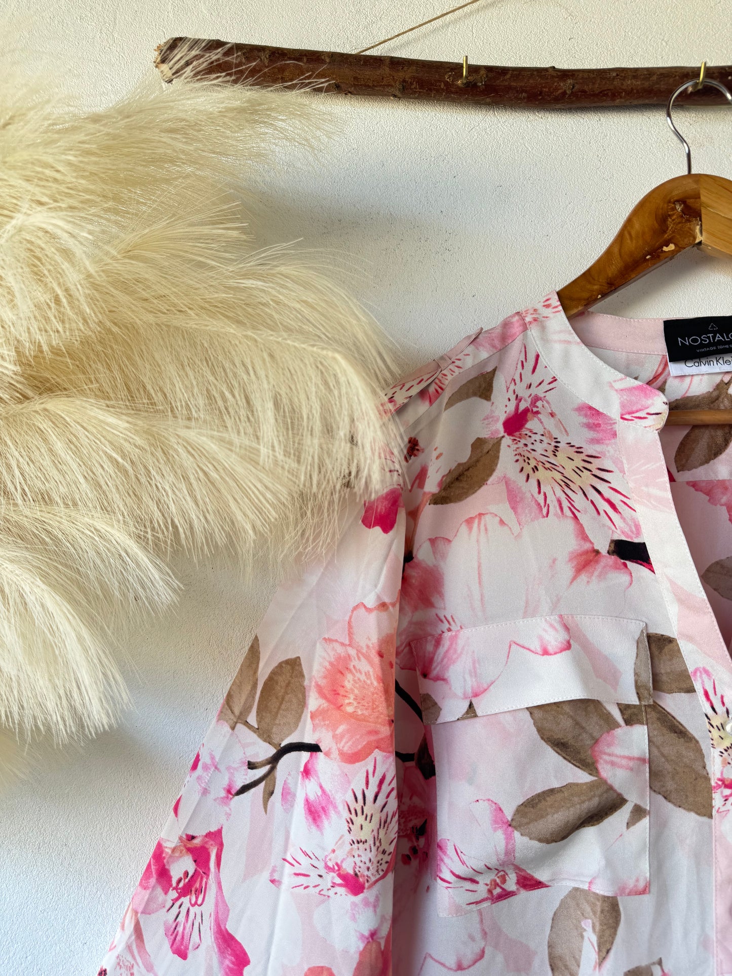 Blusa Floral en Tonos Rosados y Beige