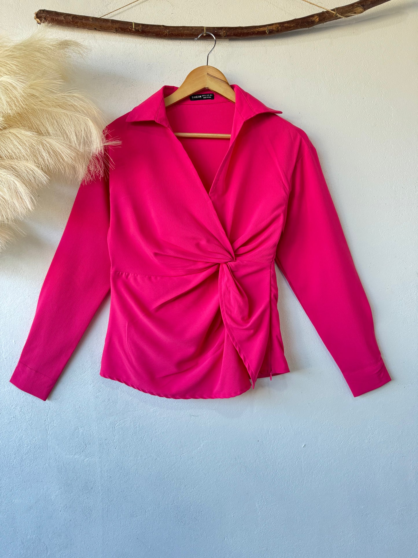 Blusa Fucsia con Detalle de Nudo