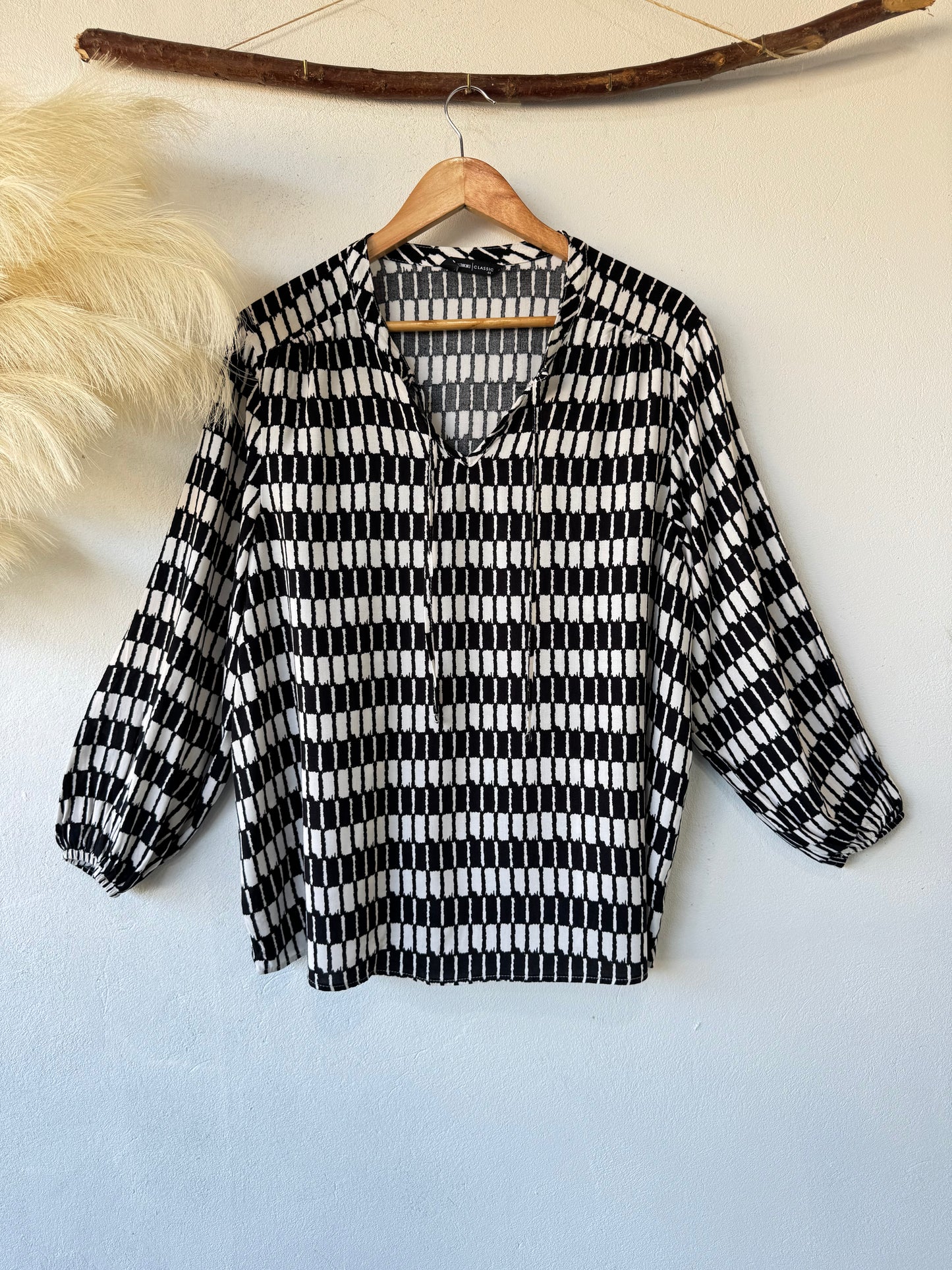 Blusa Estampada en Blanco y Negro