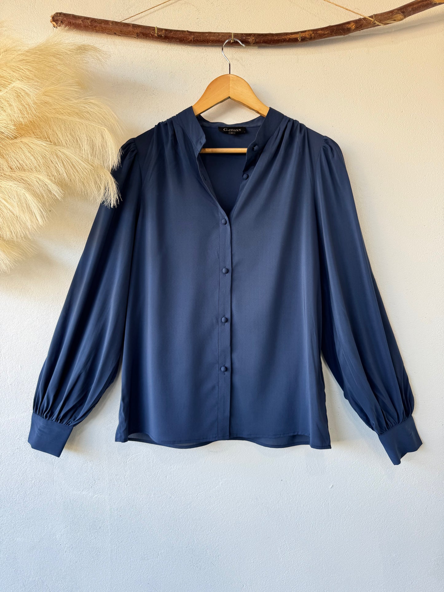 Blusa Azul Marino con Mangas Abullonadas