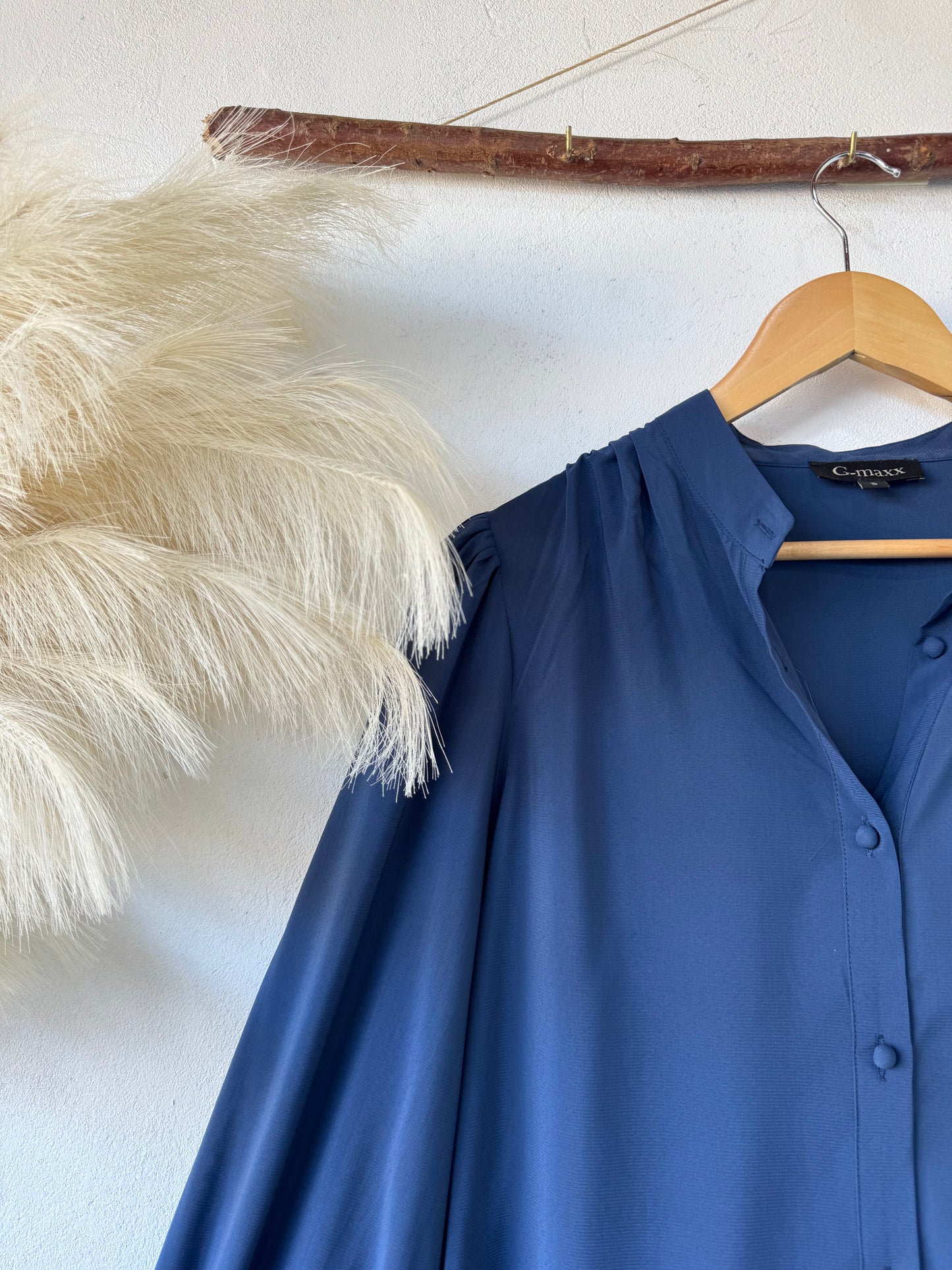 Blusa Azul Marino con Mangas Abullonadas