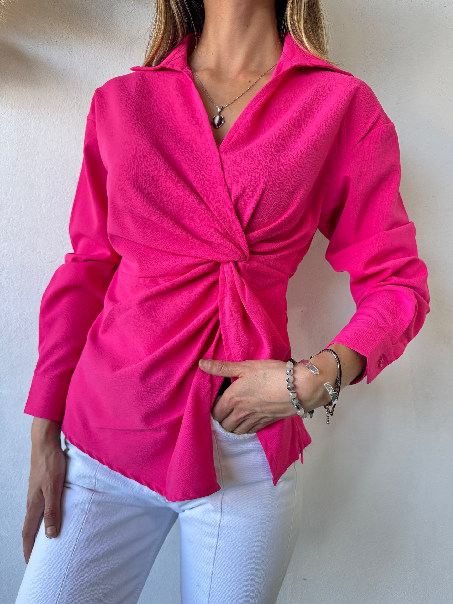 Blusa Fucsia con Detalle de Nudo