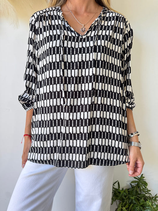 Blusa Estampada en Blanco y Negro