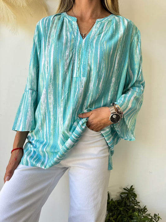 Blusa Turquesa con Estampado Abstracto