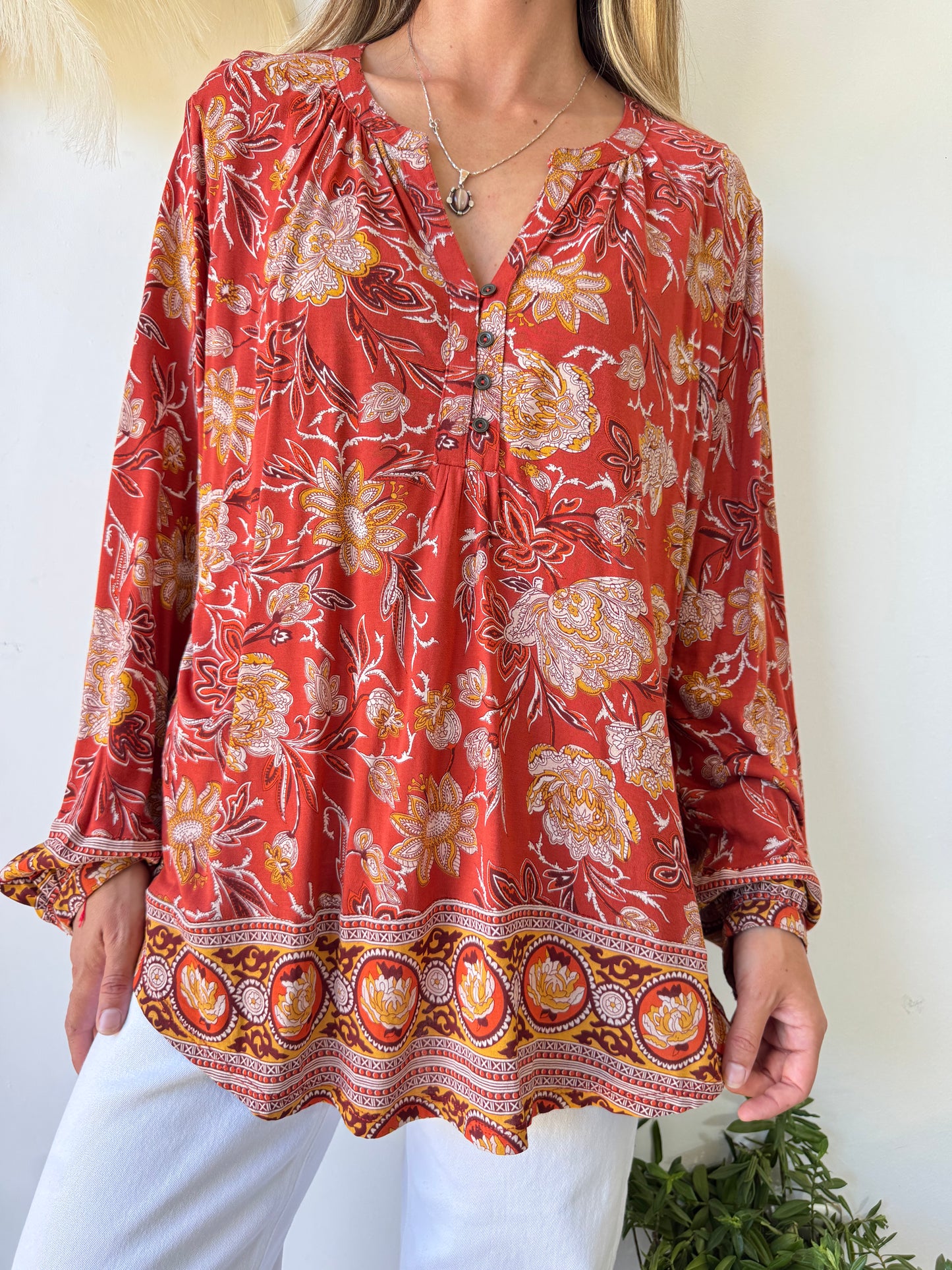Blusa Etnica con Estampado Floral en Tonos Tierras