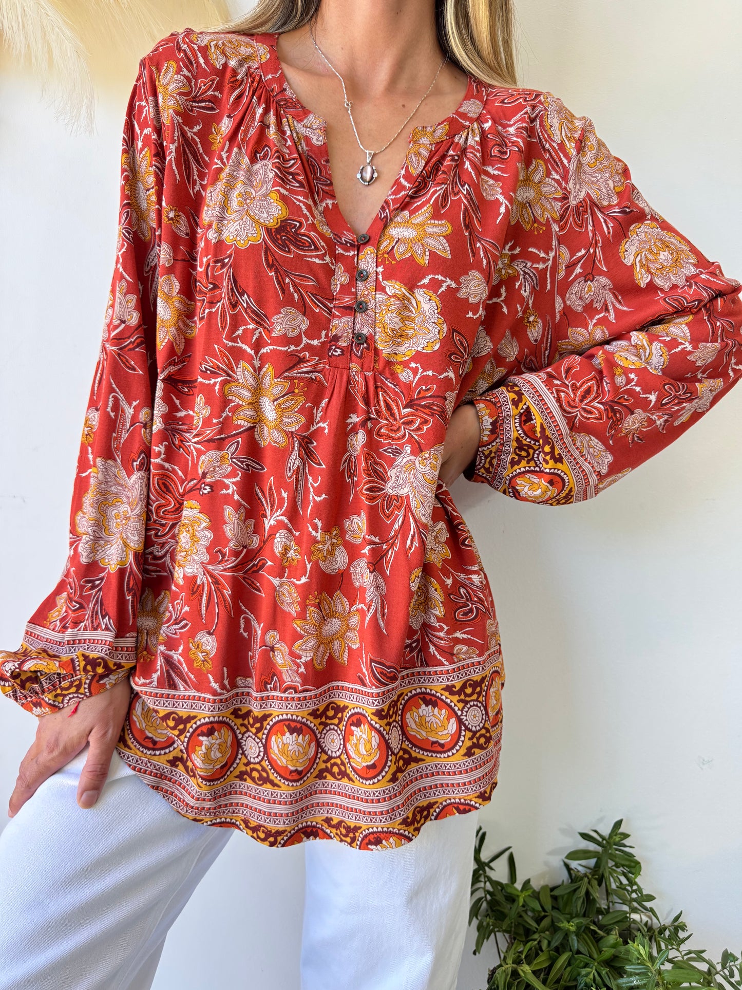 Blusa Etnica con Estampado Floral en Tonos Tierras
