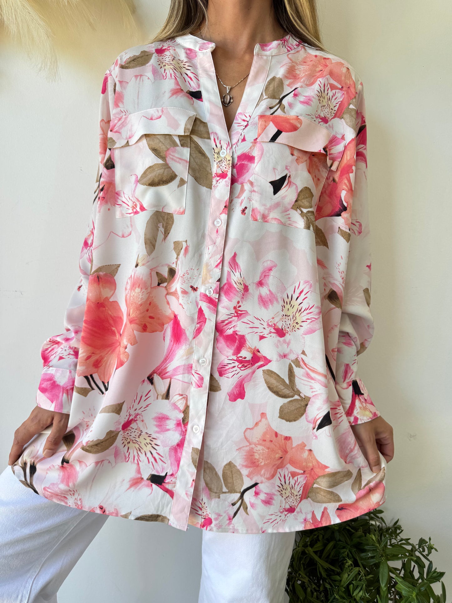 Blusa Floral en Tonos Rosados y Beige