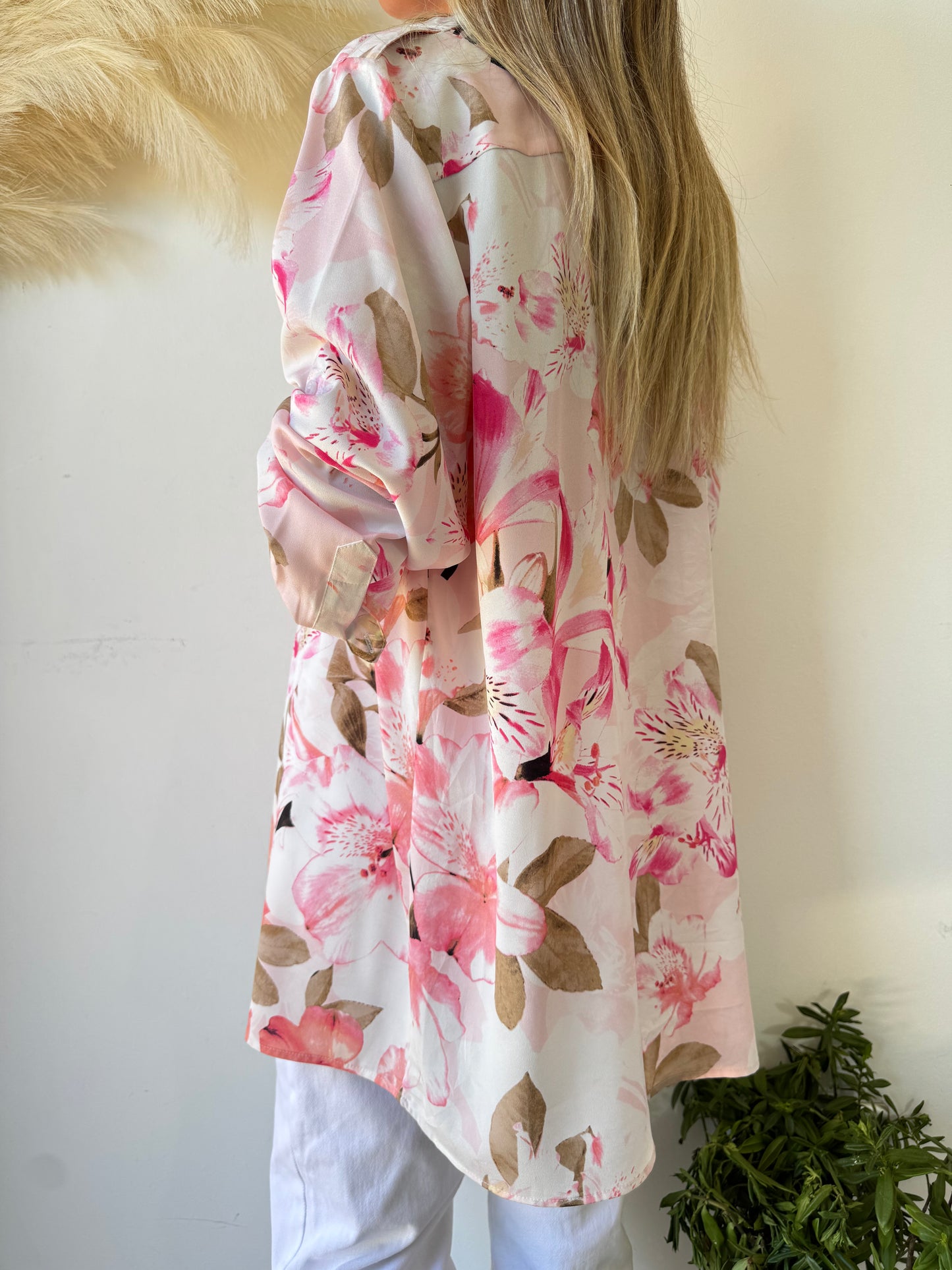 Blusa Floral en Tonos Rosados y Beige