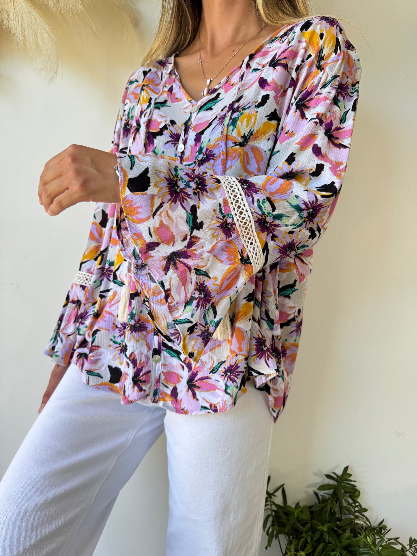 Blusa Floral con Detalle de Encaje