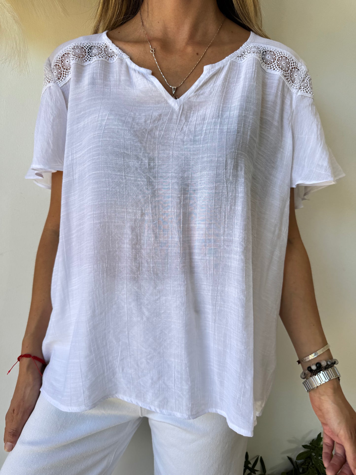 Blusa Blanca con Detalle de Encaje