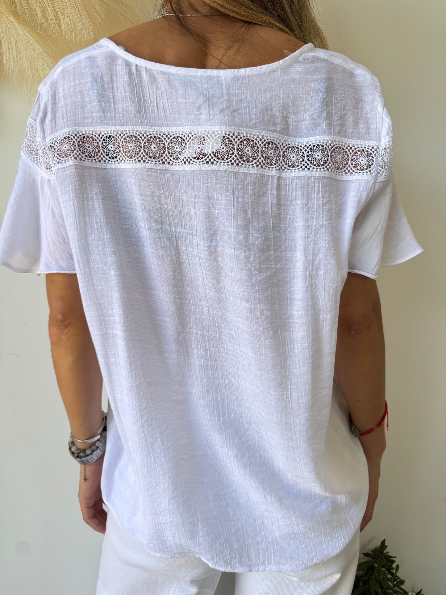 Blusa Blanca con Detalle de Encaje