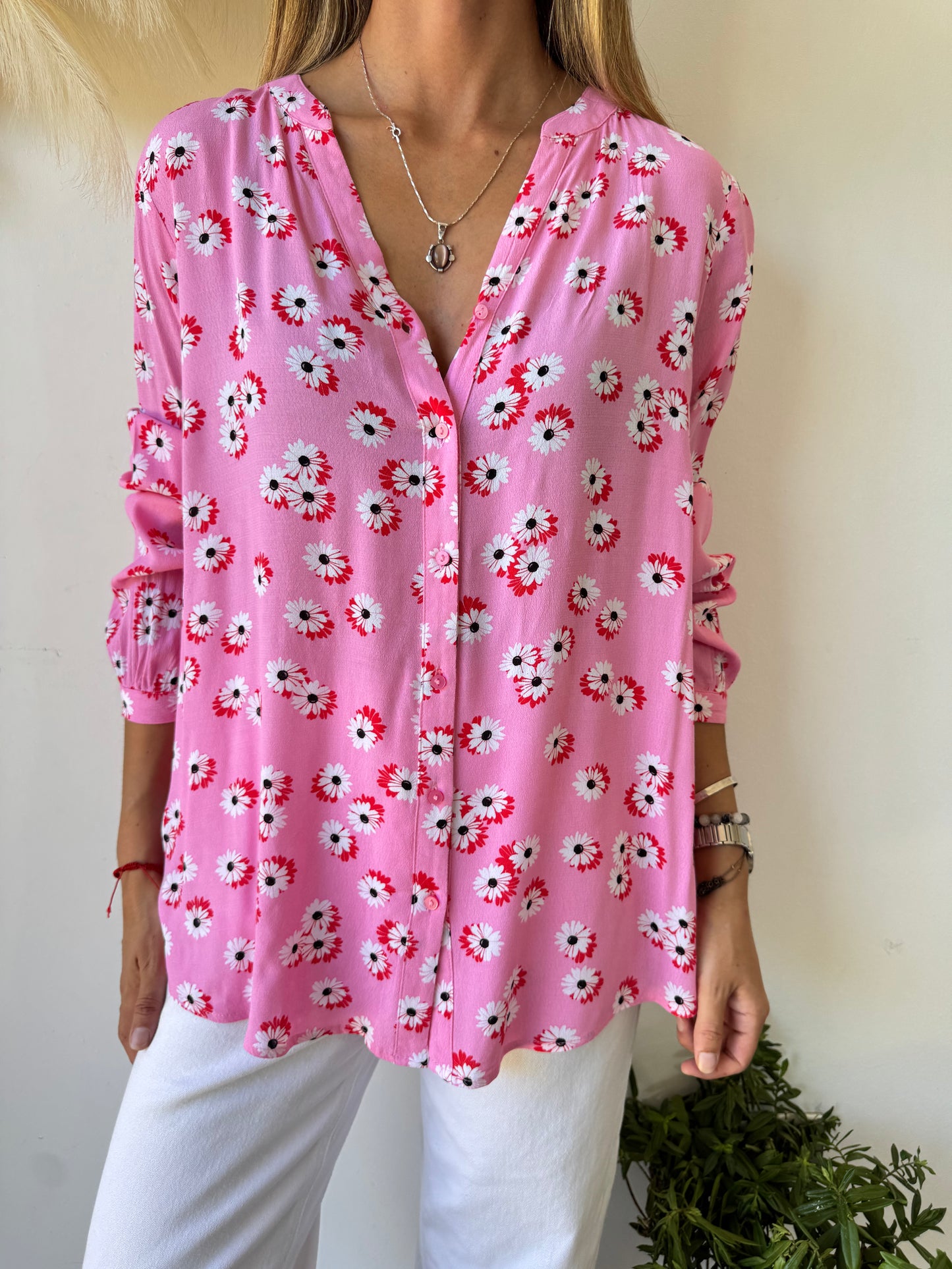 Blusa Floral Rosa con Detalle de Margarita