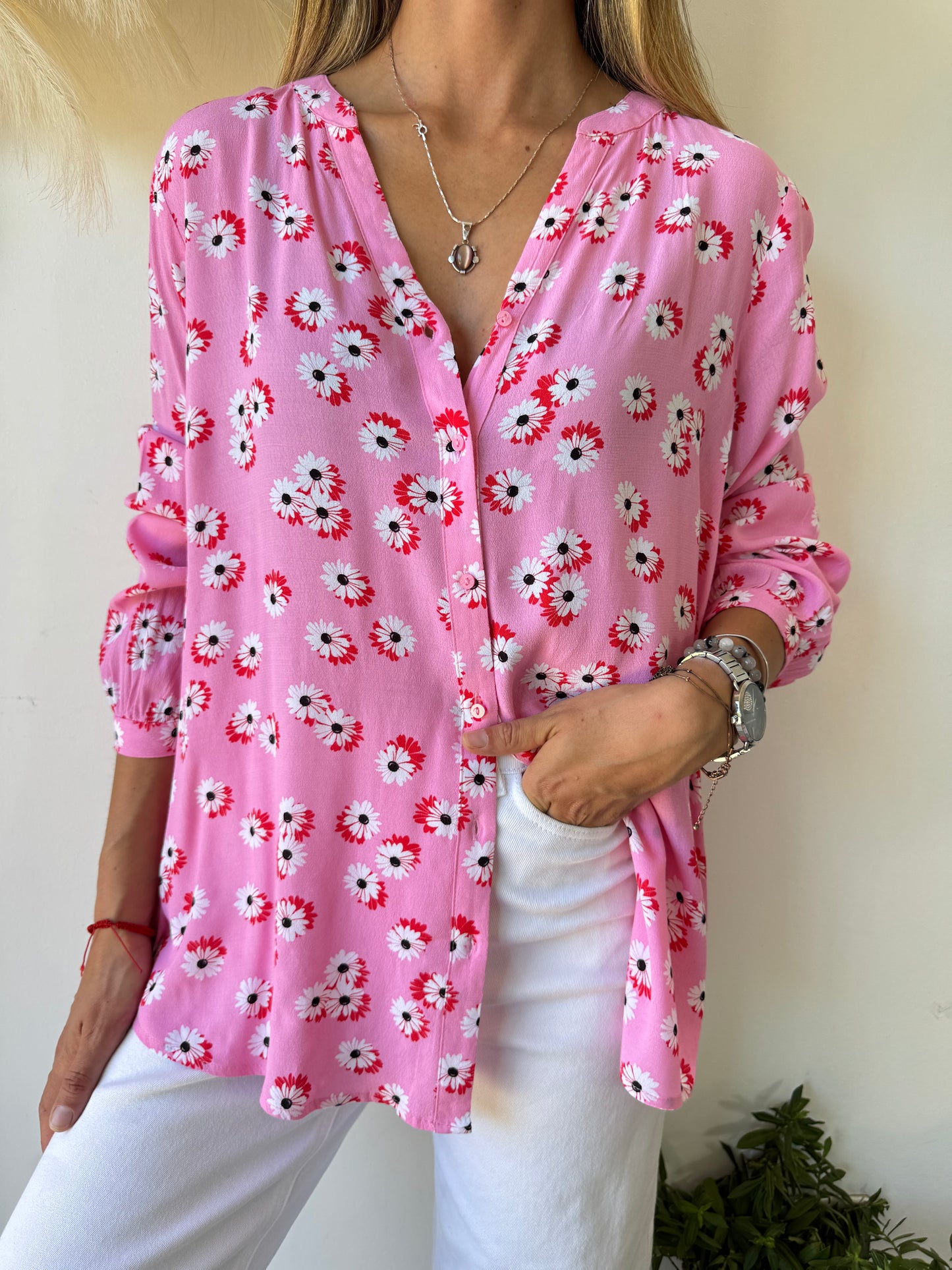 Blusa Floral Rosa con Detalle de Margarita